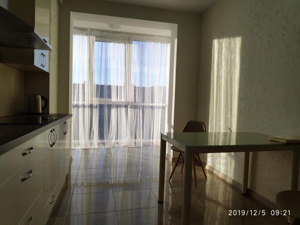 Люкс Апартаменты .Район Автовокзала,В Жк Арена Rivne Exterior foto